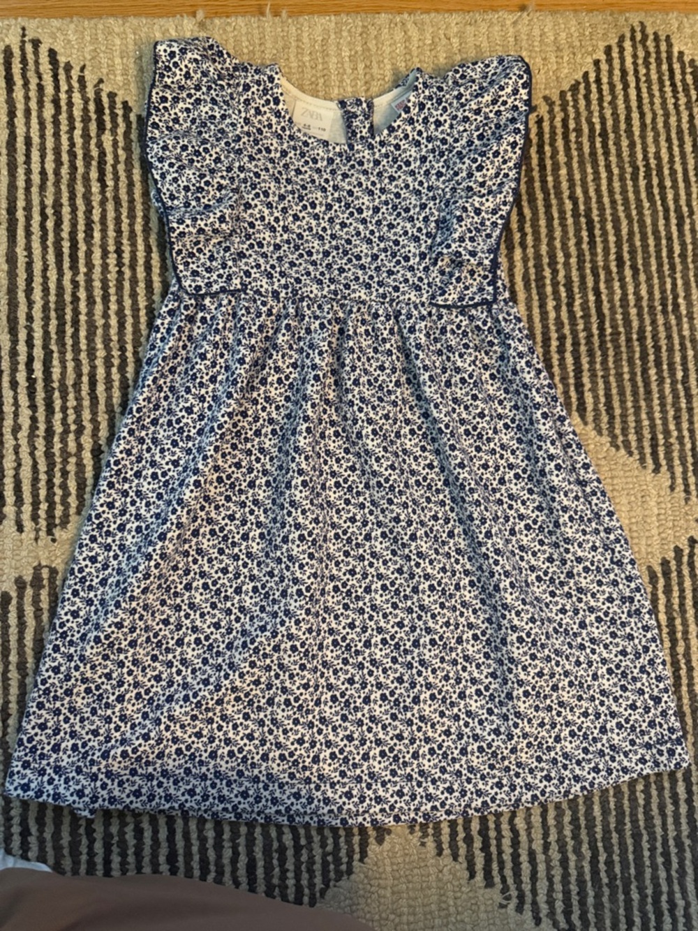 Zara Navy and White Floral Ruffle Sleeve Dress 4-5 years